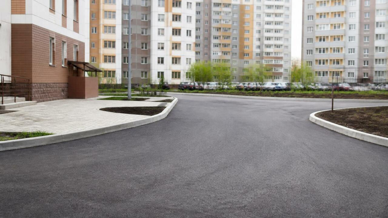 В Кургане благоустраивают 24 двора в микрорайоне Энергетики В Кургане благоустраивают 24 двора в микрорайон...