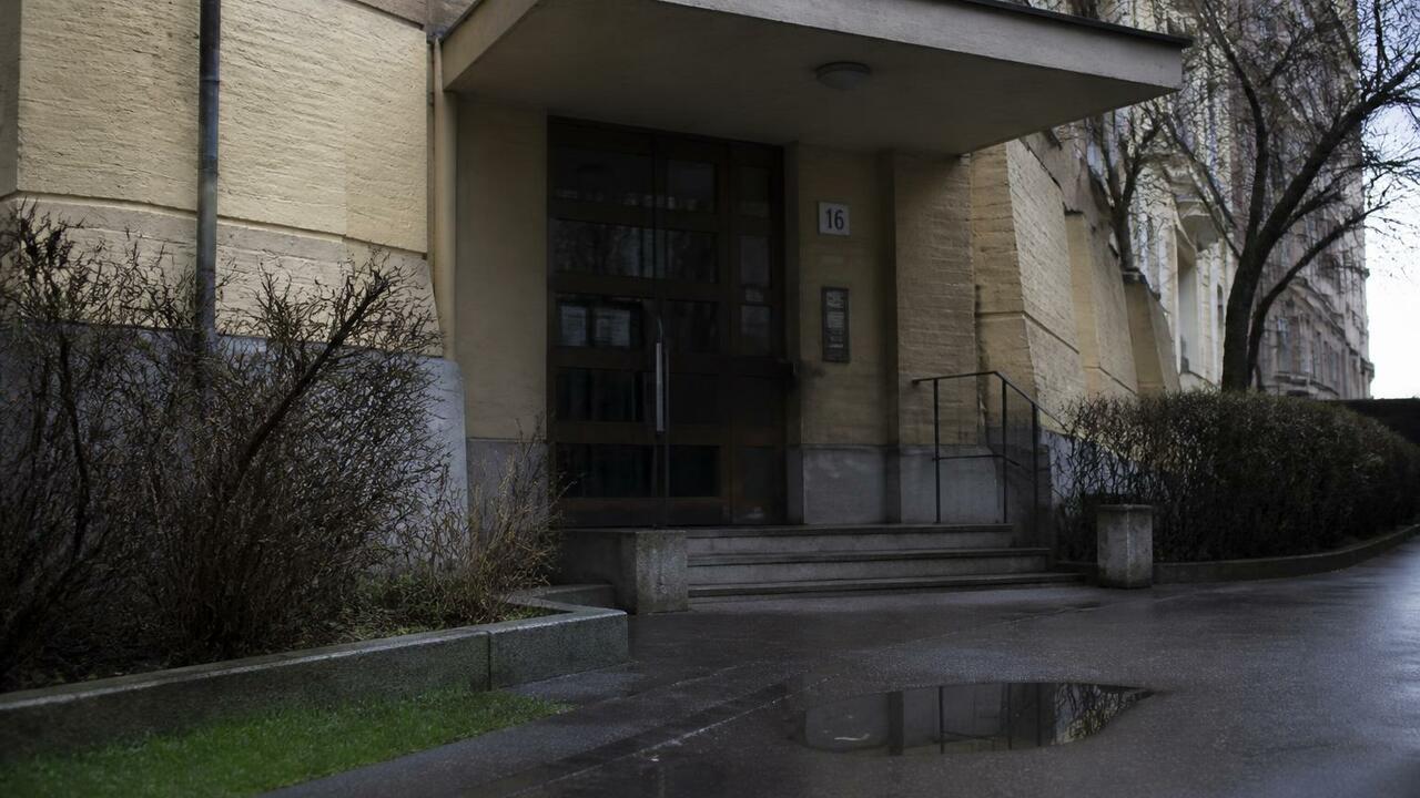 Жители дома №13 на Станционной в Кургане третью...