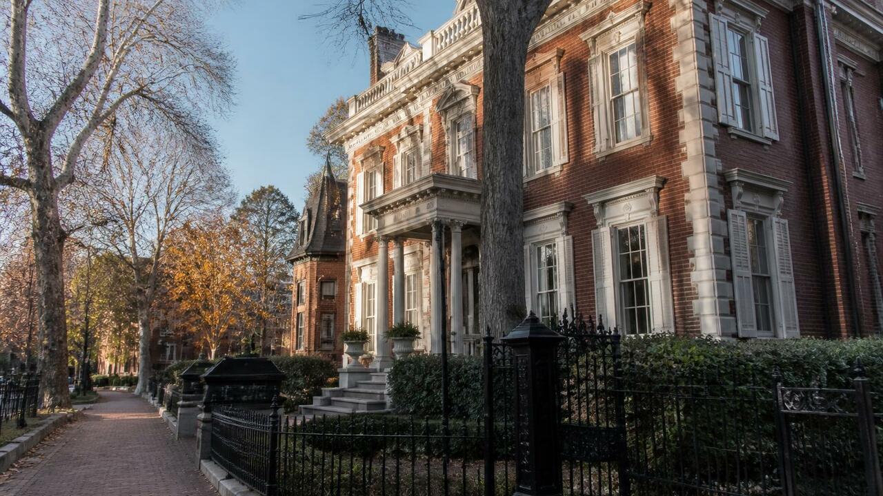 В Кургане и Шадринске продают исторические купеческие дома В Кургане и Шадринске продают исторические купе...